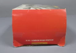 Hornby R331 Hornby R33 OO London Road Station -Hornby Express Outlet Store 20211221 101616 C9 Trainz 4862054 005
